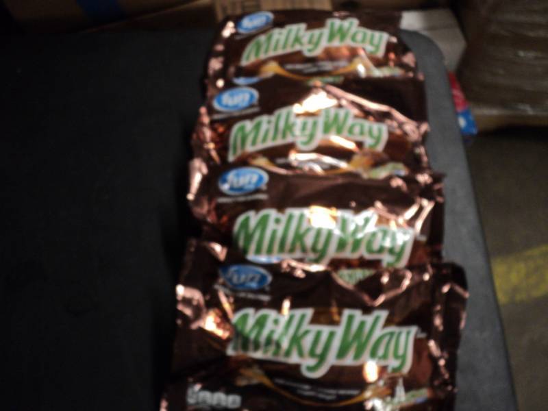 lot 272 image: 4 Bags 10.6 oz each Fun Size Milky ...
