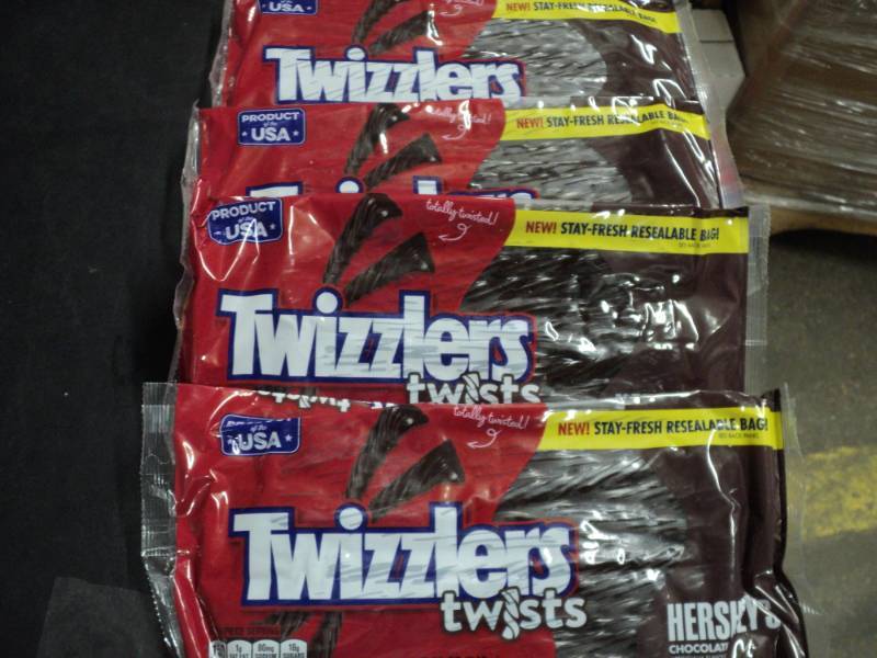lot 280 image: 4 - 12 oz Bags Twizzlers Hersheys ...