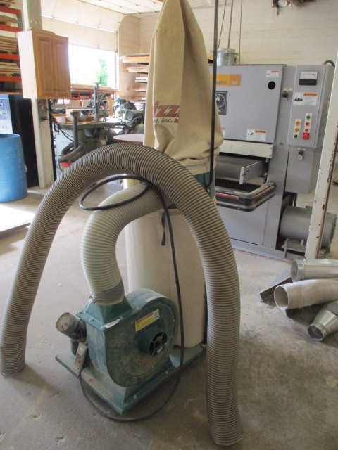 lot 5 image: Grizzly Dust Collector