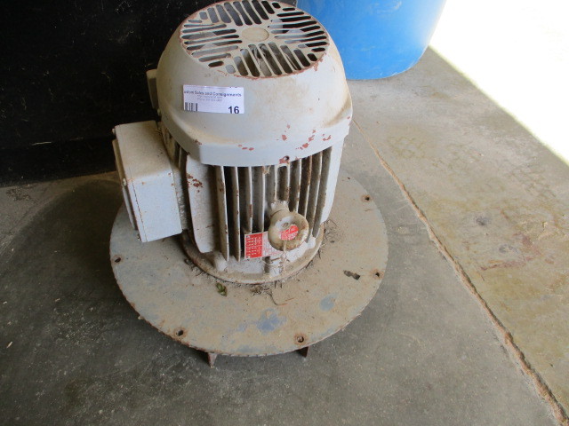 lot 16 image: Weg 5HP Motor