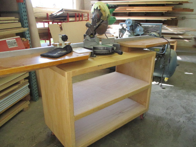 lot 19 image: Hitachi Miter Saw