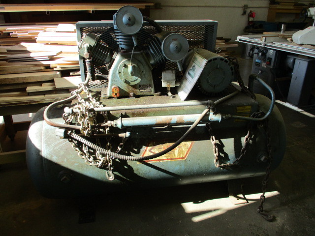 lot 21 image: C-aire Air Compressor