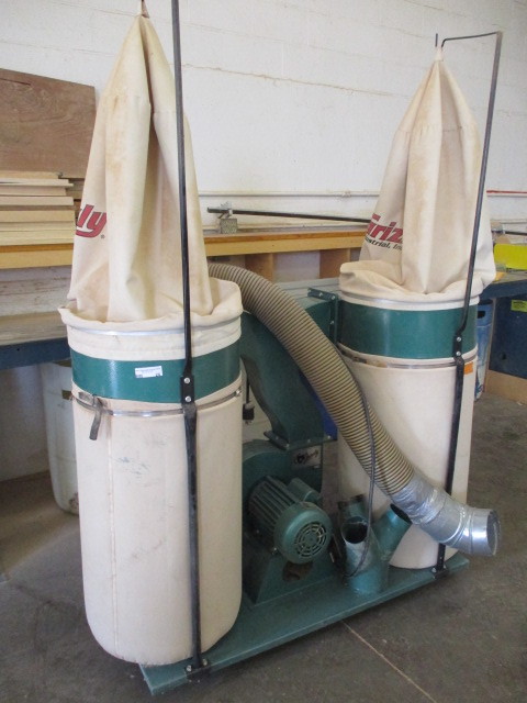 lot 24 image: Grizzly Dust Collector