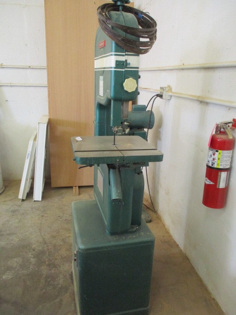 lot 28 image: Powermatic Band saw