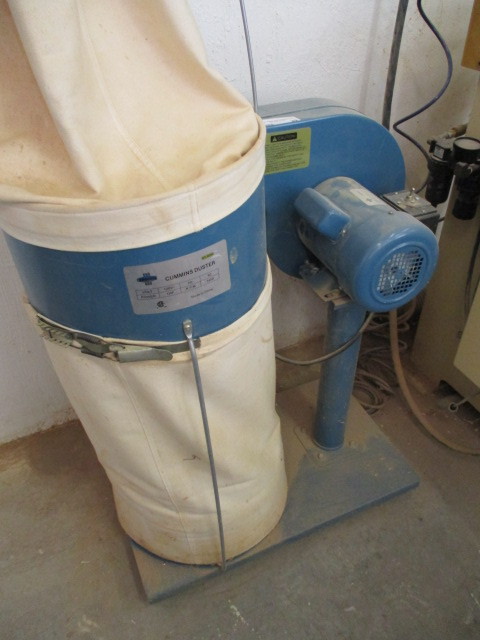 lot 29 image: Cummins Dust Collector