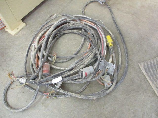 lot 31 image: Electric cords