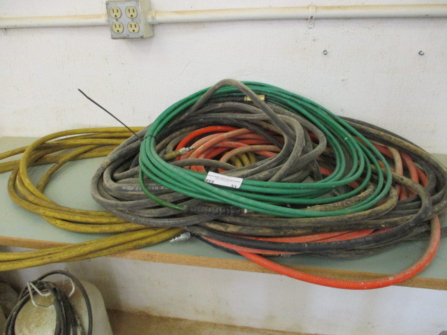 lot 33 image: Misc air hoses