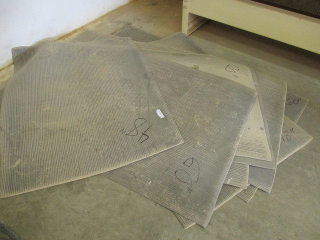 lot 34 image: Anti-fatigue Mats