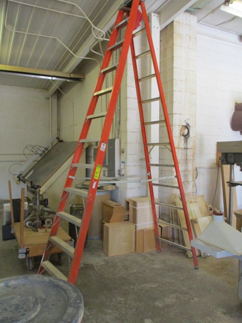 lot 40 image: Keller 12 Fiberglass Step Ladder
