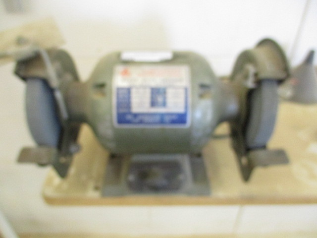 lot 58 image: Bench Grinder