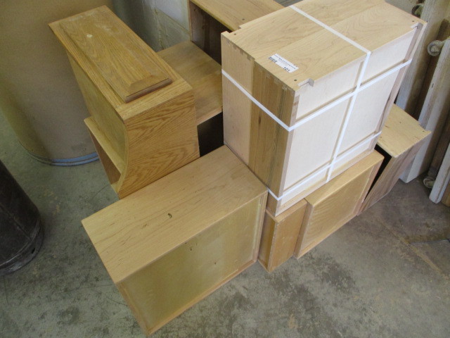 lot 101 image: Drawers