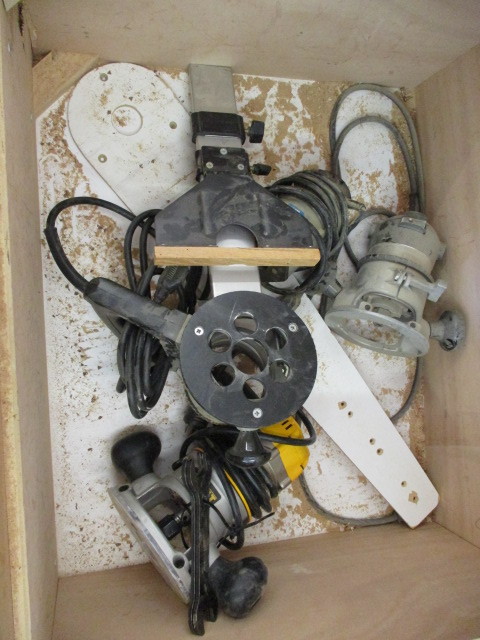 lot 127 image: Drawer contents