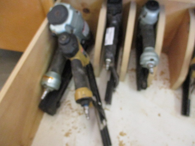 lot 128 image: Nailers