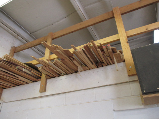 lot 164 image: Pile of Misc Trim