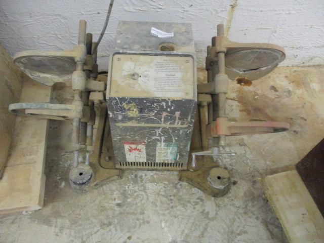 lot 189 image: Paint Shaker