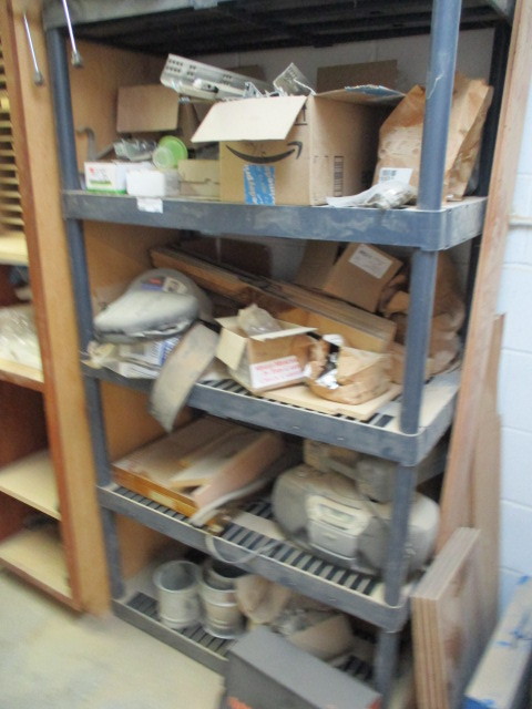 lot 200 image: Shelf and contents