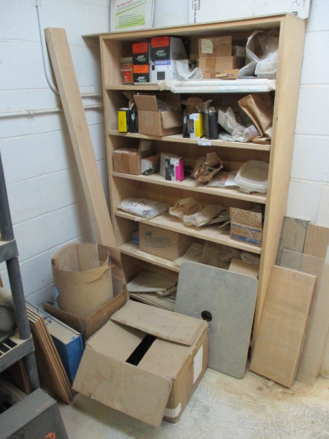 lot 201 image: Contents of shelf