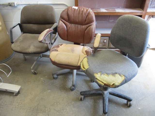 lot 211 image: Office Chairs