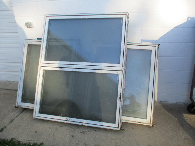 lot 214 image: Windows