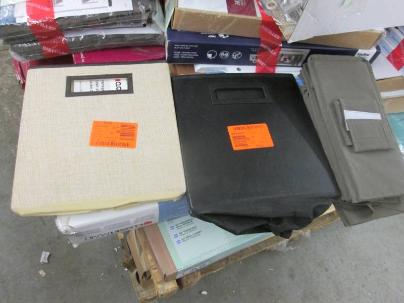 lot 25 image: ClosetMaid 10-Shelf Hanging Organiz...
