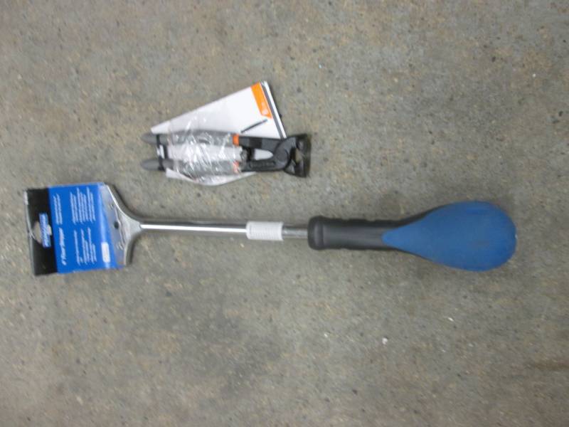 lot 26 image: 4 Inch Floor Stripper, 8 inch Tile ...