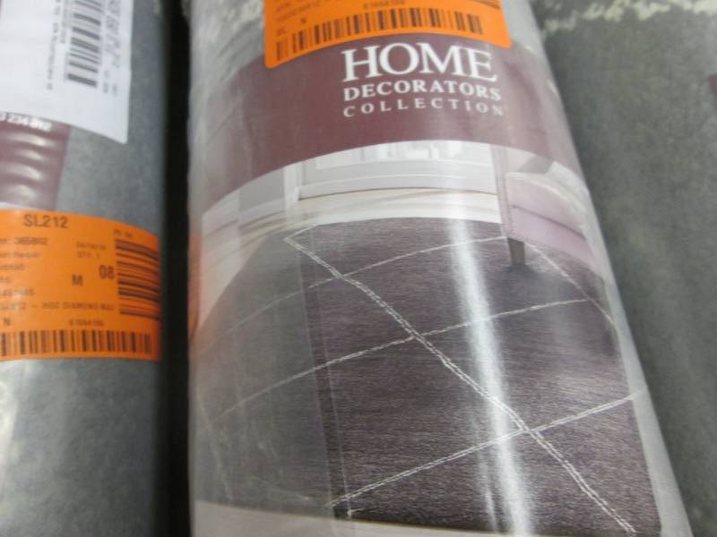 lot 263 image: Home Decorators Collection 3x7 Diam...