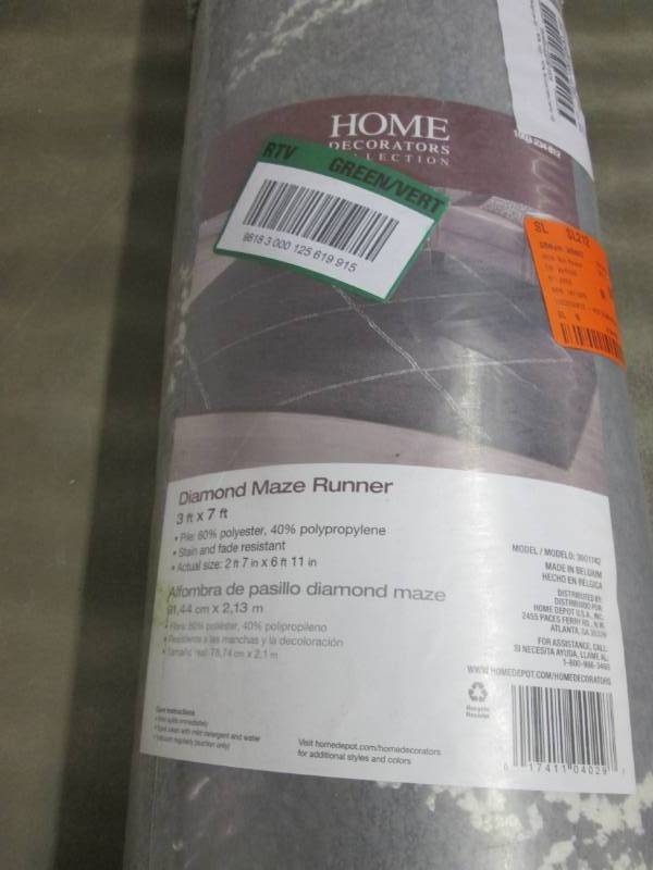 lot 265 image: Home Decorators Collection 3x7 Diam...