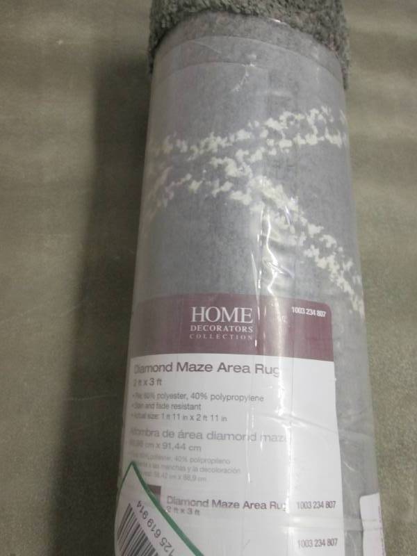 lot 266 image: Home Decorators Collection 2x3 Diam...