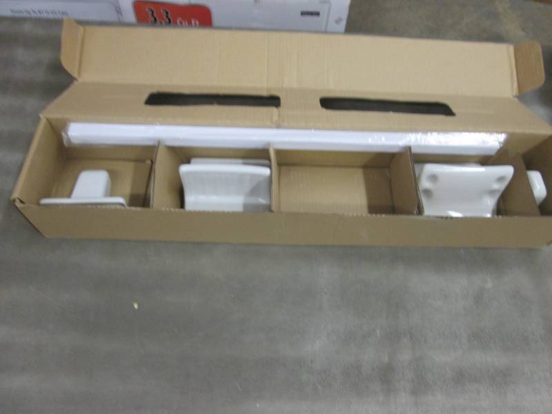 lot 293 image: Lenape Genuine Porcelain Bath Acces...