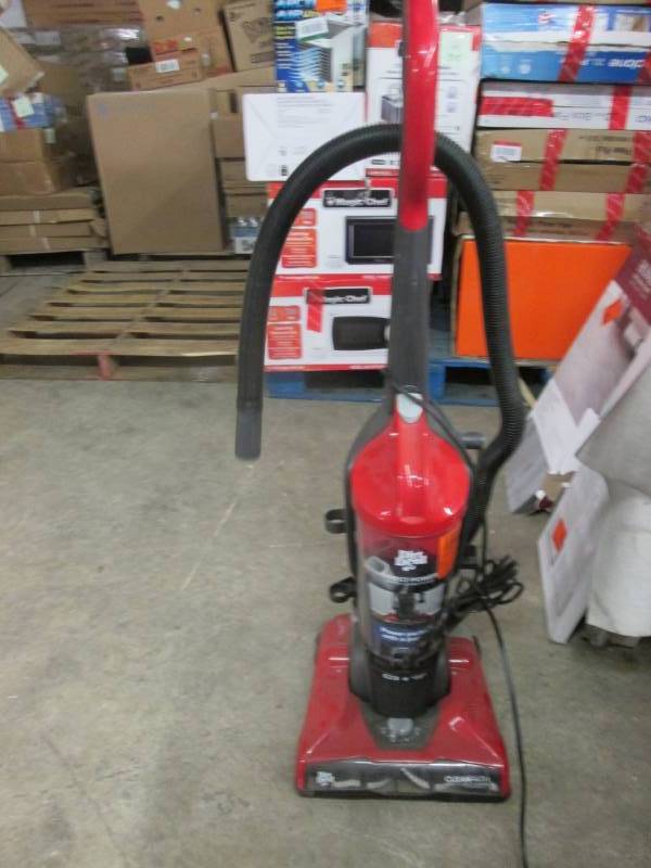 lot 319 image: Dirt Devil Direct Power Bagless Upr...