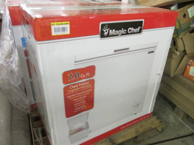 lot 321 image: Magic Chef 7.0 cu. ft. Chest Freeze...