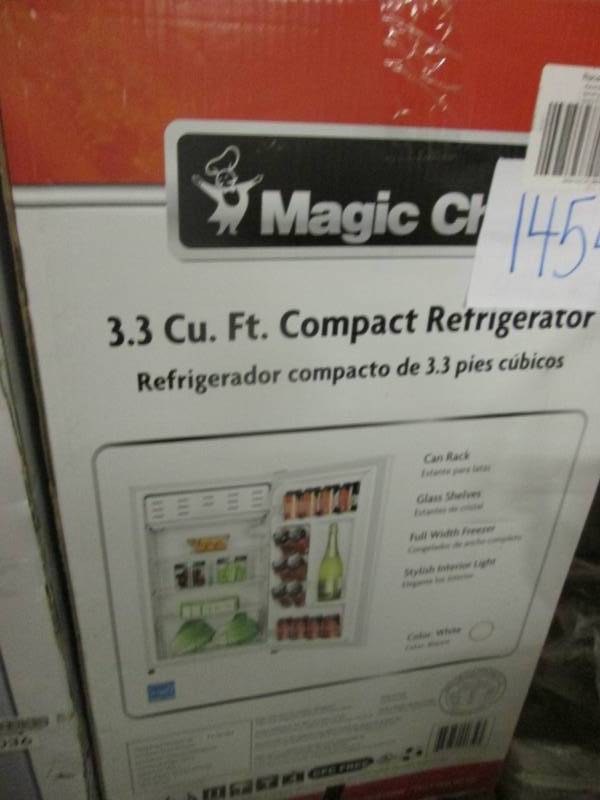 lot 322 image: Magic Chef 3.3 cu. ft. Mini Fridge ...