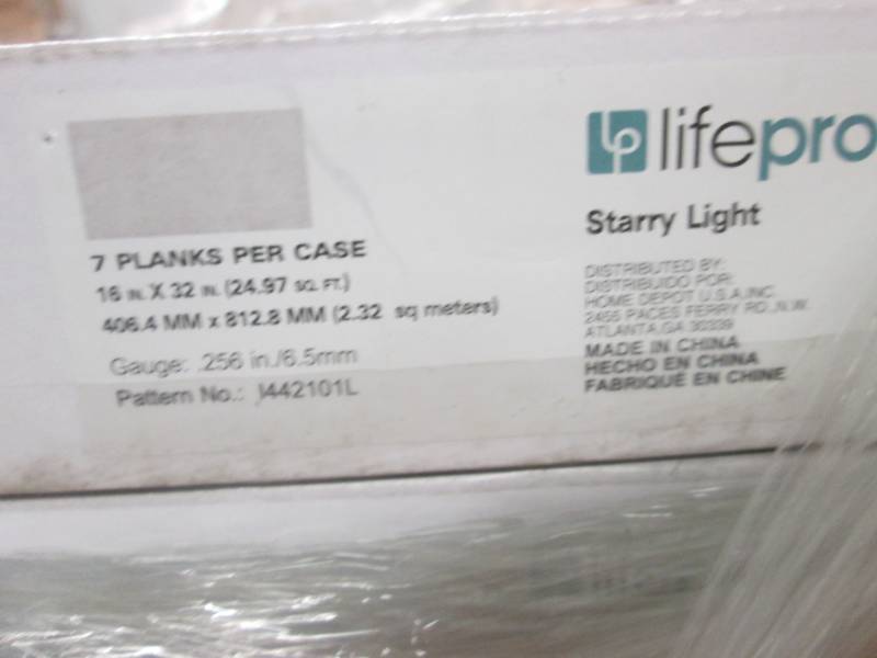 lot 324 image: 10 Cases Lifeproof Starry Light 16 ...