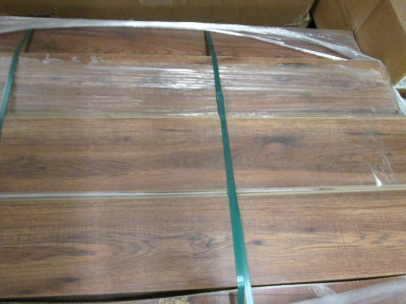 lot 330 image: 6 Cases Home Decorators Collection ...
