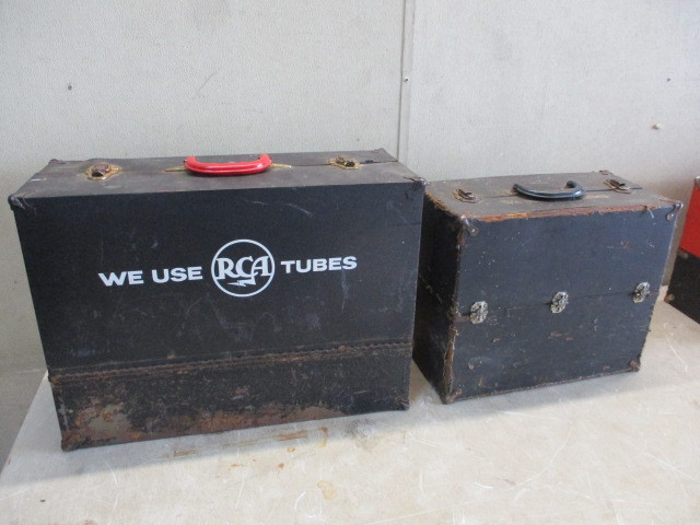 lot 2 image: Vacuum Tubes