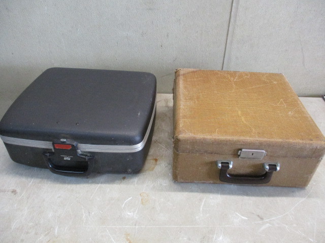 lot 4 image: Vintage Typewriters