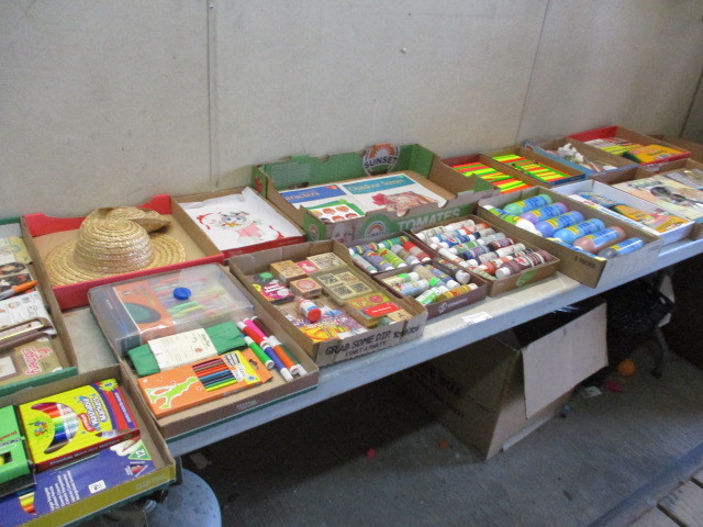 lot 23 image: Crafts