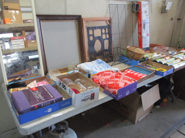 lot 37 image: Household Lot