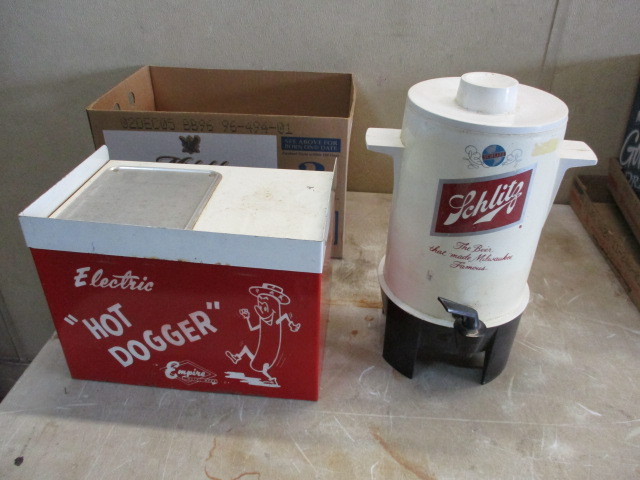 lot 60 image: Vintage Hot Dogger & Schlitz Coffee Pot