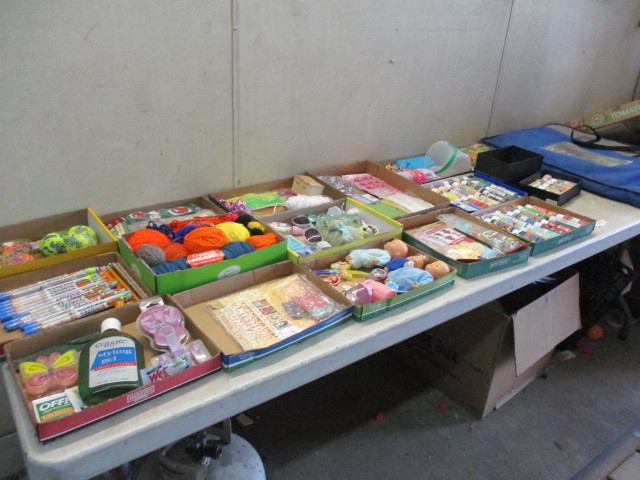 lot 69 image: Crafts and toys