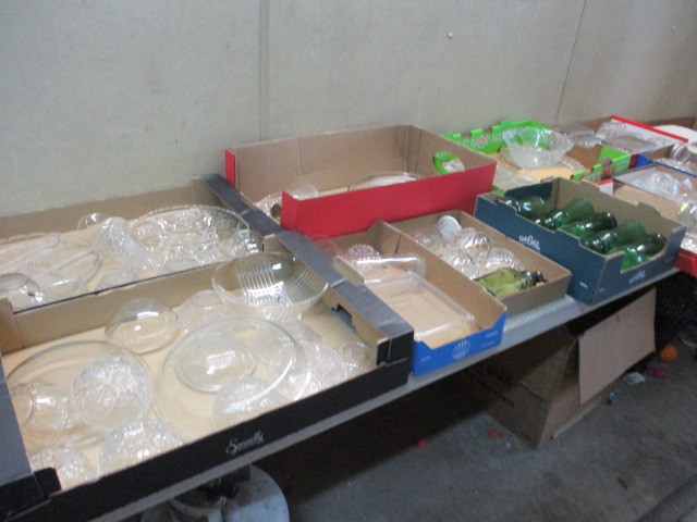 lot 73 image: Glassware