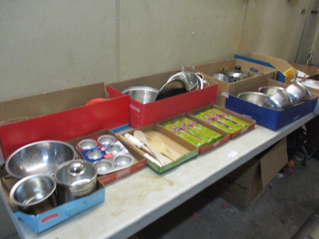 lot 74 image: Kitchen and cooking lot