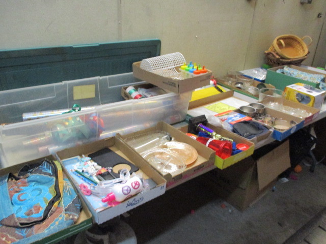 lot 75 image: Household Lot