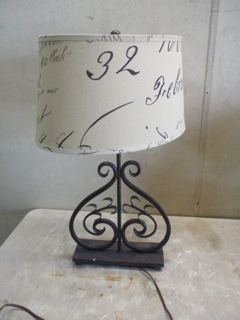 lot 96 image: Lamp