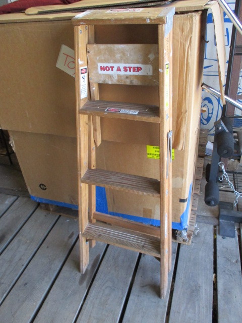 lot 98 image: 4 Step Ladder
