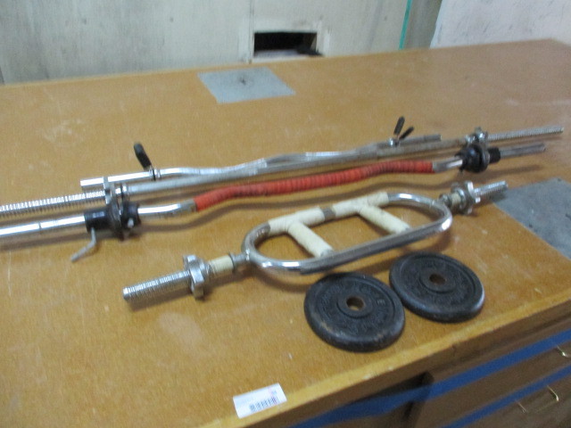 lot 99 image: Weight Lifting Bars