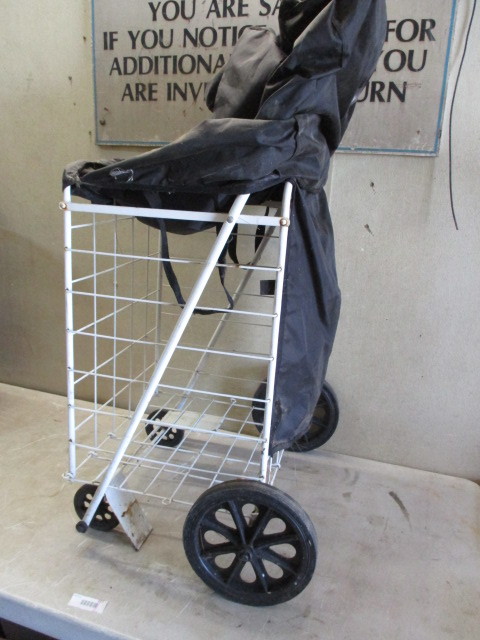 lot 117 image: Folding Cart