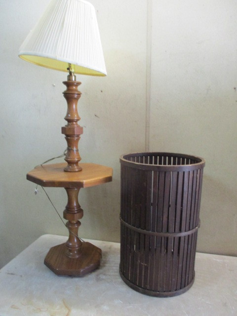 lot 118 image: Floor lamp and decorative Barrel