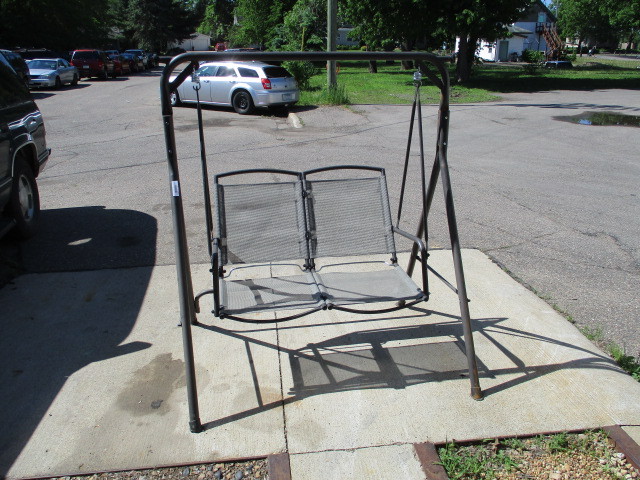 lot 120 image: Porch Swing