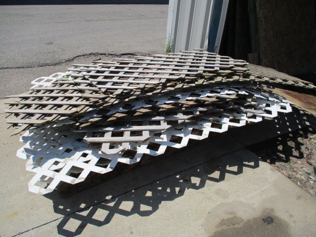lot 124 image: Pallet of Misc Lattice Pieces
